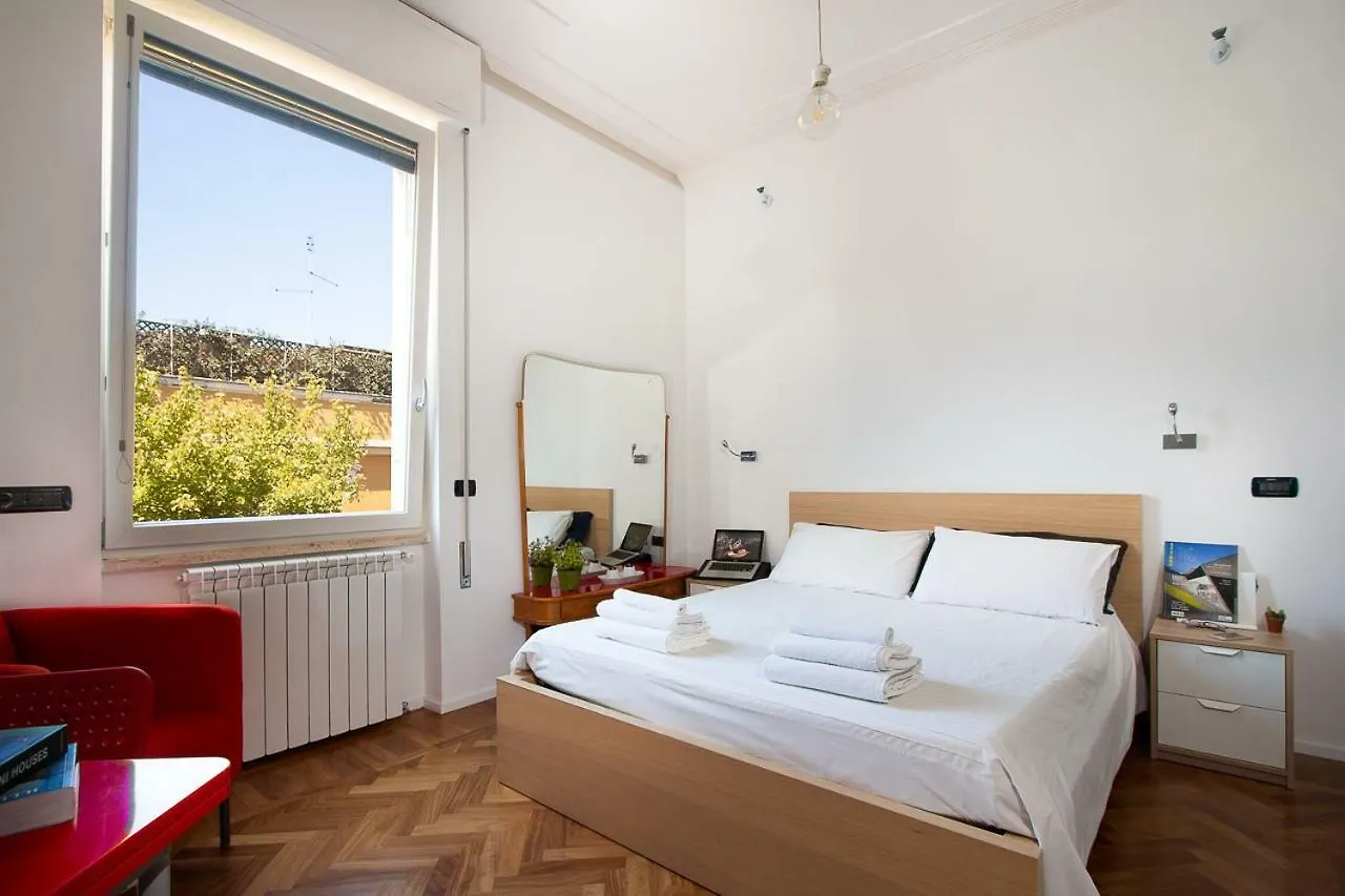 Guest house Room In Roma Isole